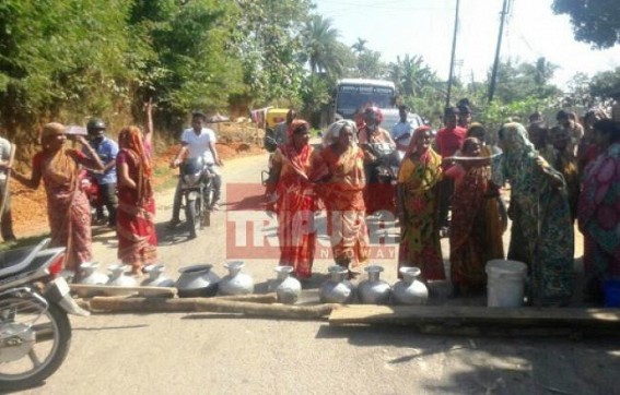 Water crisis since 1 month : Locals block Udaipur-Amarpur road Water crisis since 1 month : Locals block Udaipur-Amarpur road